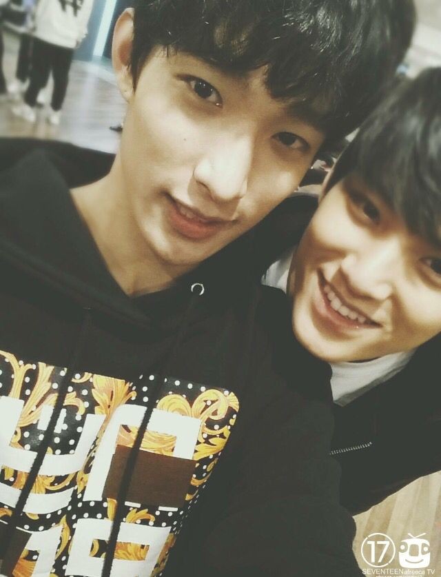 dokyeomtinygf's tweet photo. "how is he?"                   "he's still with me" https://t.co/2vy7wdsVyl
