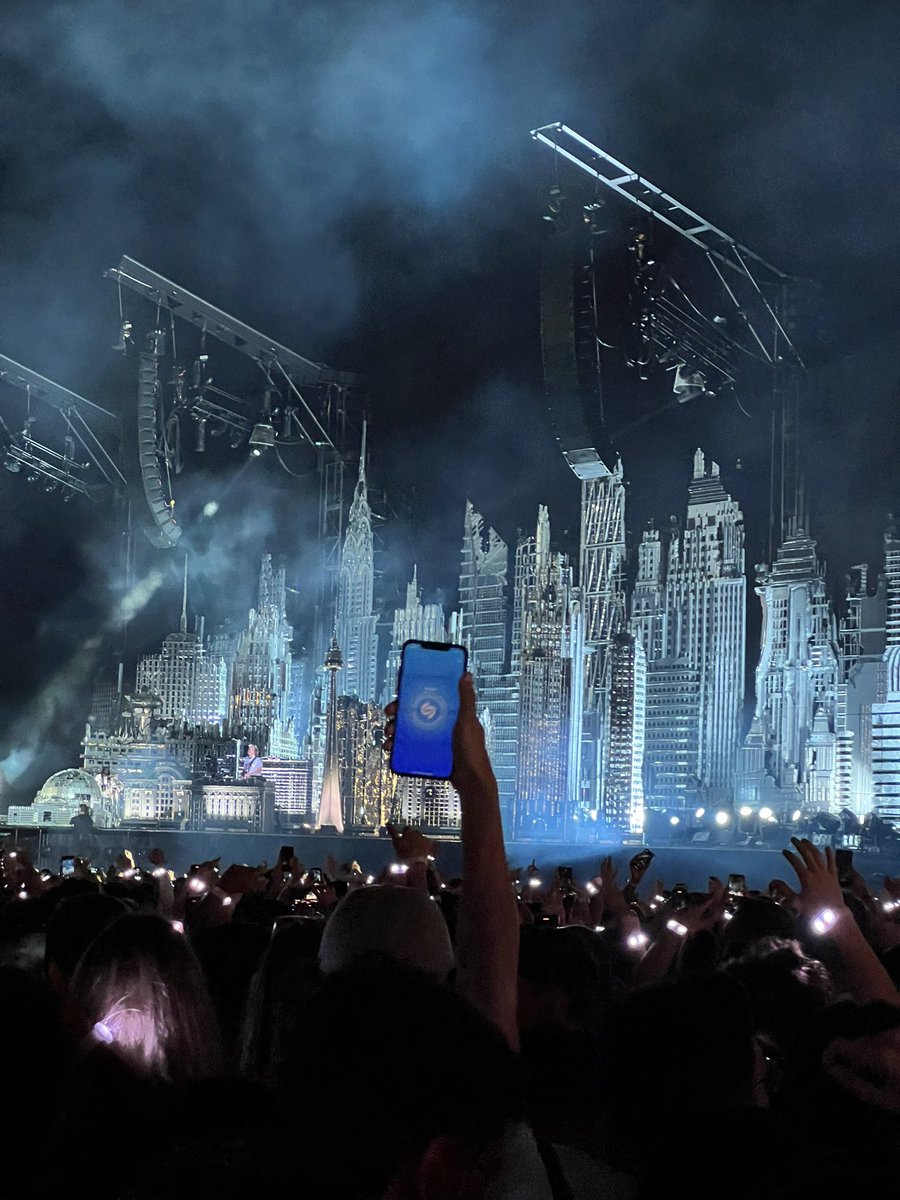 E um mano com o Shazam aberto durante o concerto? Portugal é um meme 😂