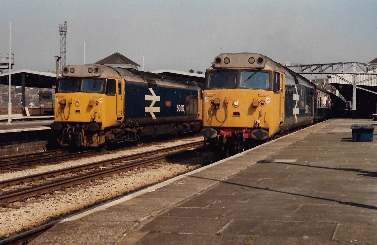 Plymouth 5th April 1988 Large Logo Class 50's at the platform - happy days! 50036 'Victorius' departing with the 10:52 relief service from Paddington to Penzance 50012 'Benbow' will leave with the 15:20 Plymouth-Penzance #BritishRail #Class50 #Plymouth #trainspotting #hoovers 🤓