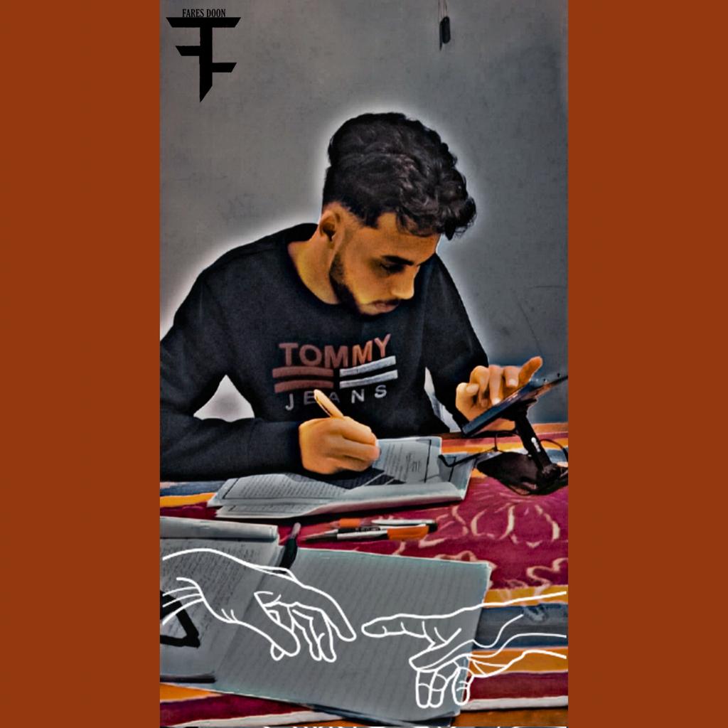 صورة لطالب جامعي مرهق 💔