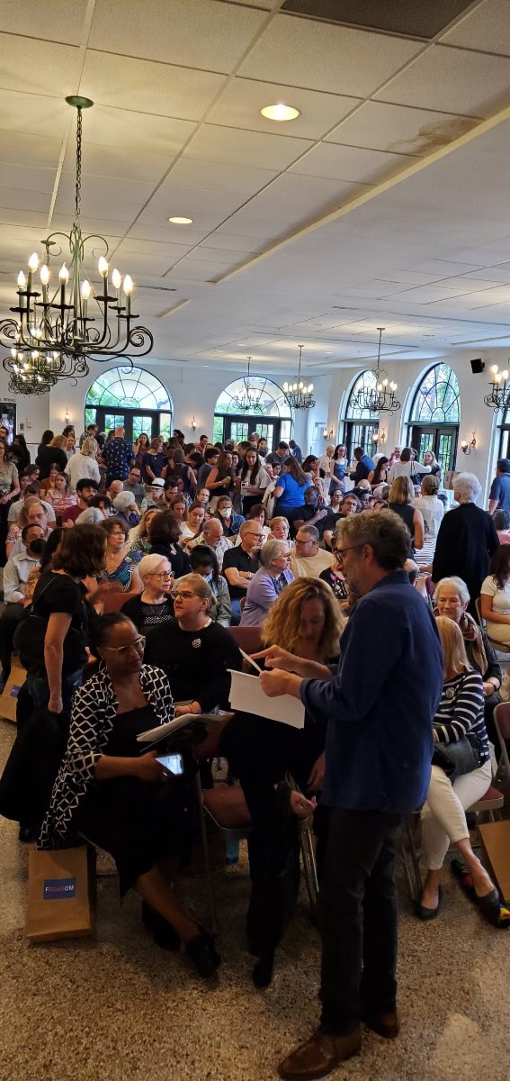 PENamerica's tweet image. A big crowd turning out to support #Freadom in Coral Gables.