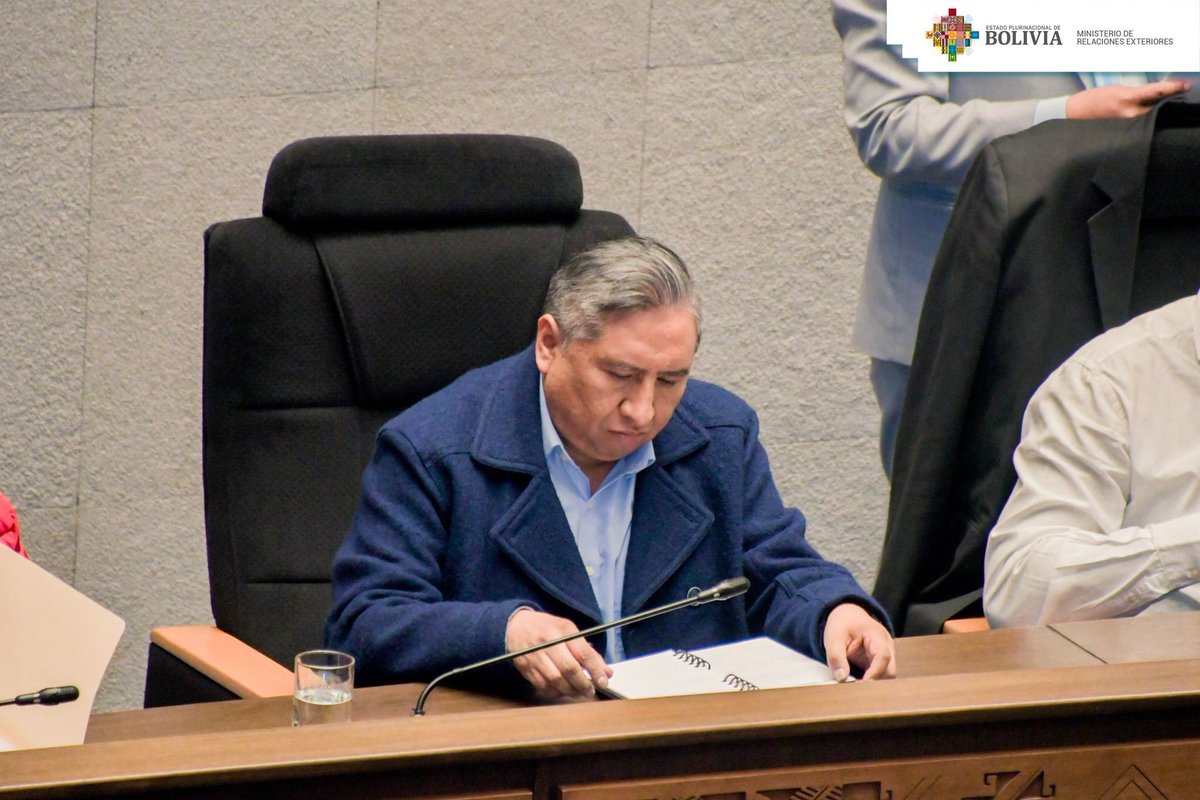 ConsuladoViedma's tweet photo. El Canciller Rogelio Mayta comenzó su intervención ante la Asamblea Legislativa Plurinacional, a convocatoria de esa instancia para responder preguntas con relación al conflicto en Ucrania. https://t.co/FPWWXoTv3R