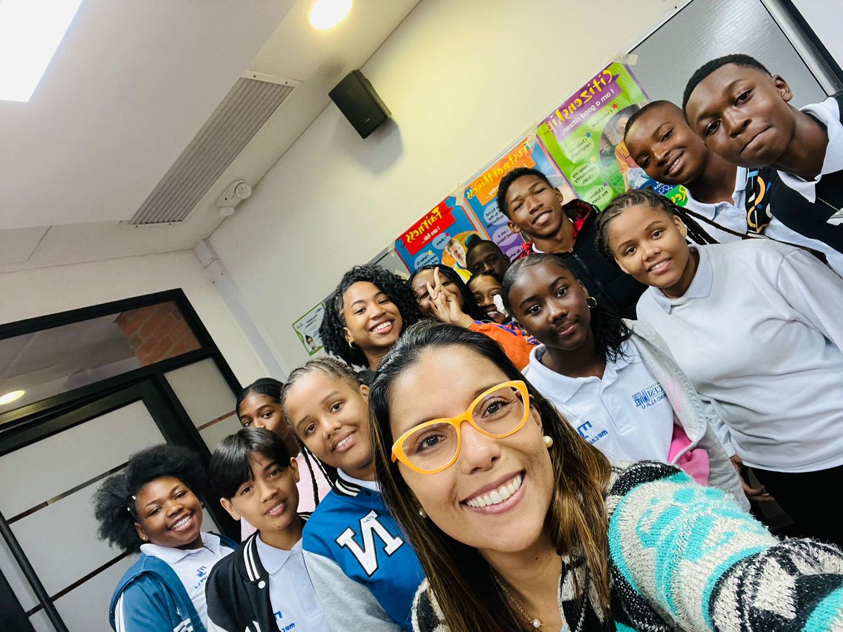 eduteka's tweet photo. 💡 ¡Compartimos con entusiasmo algunos de los momentos vividos con los(as) jóvenes durante el proceso de formación "Camino a la U"!
Nos alegra ser parte de esta increíble iniciativa de @fundacionYM @funfanalca #metalsur💛 📚

#educacion #jovenes #caminoalau https://t.co/49s7Je4NRP