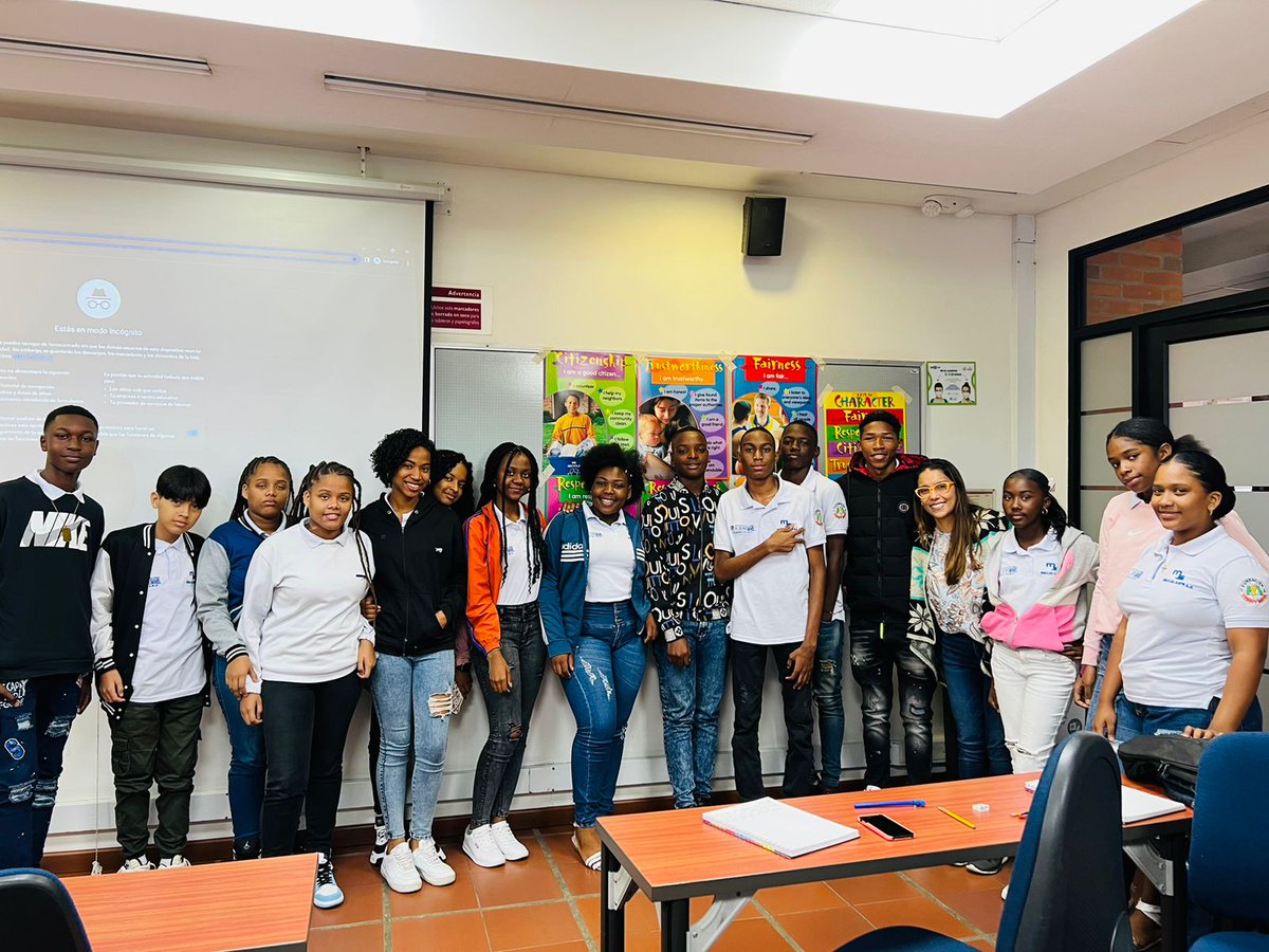 eduteka's tweet photo. 💡 ¡Compartimos con entusiasmo algunos de los momentos vividos con los(as) jóvenes durante el proceso de formación "Camino a la U"!
Nos alegra ser parte de esta increíble iniciativa de @fundacionYM @funfanalca #metalsur💛 📚

#educacion #jovenes #caminoalau https://t.co/49s7Je4NRP