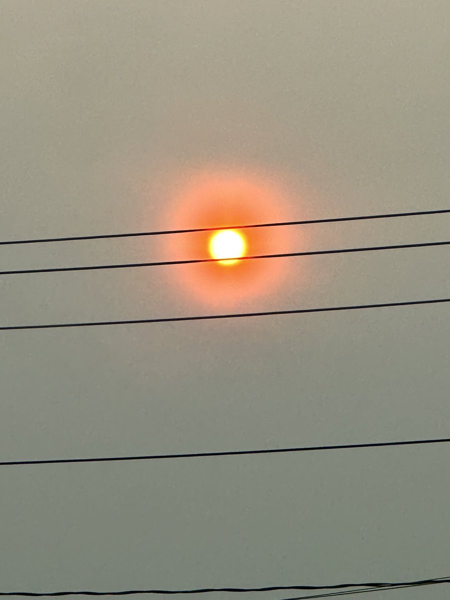 _iStylex3's tweet photo. what’s going on with the sun rn https://t.co/VOemp1Le1h