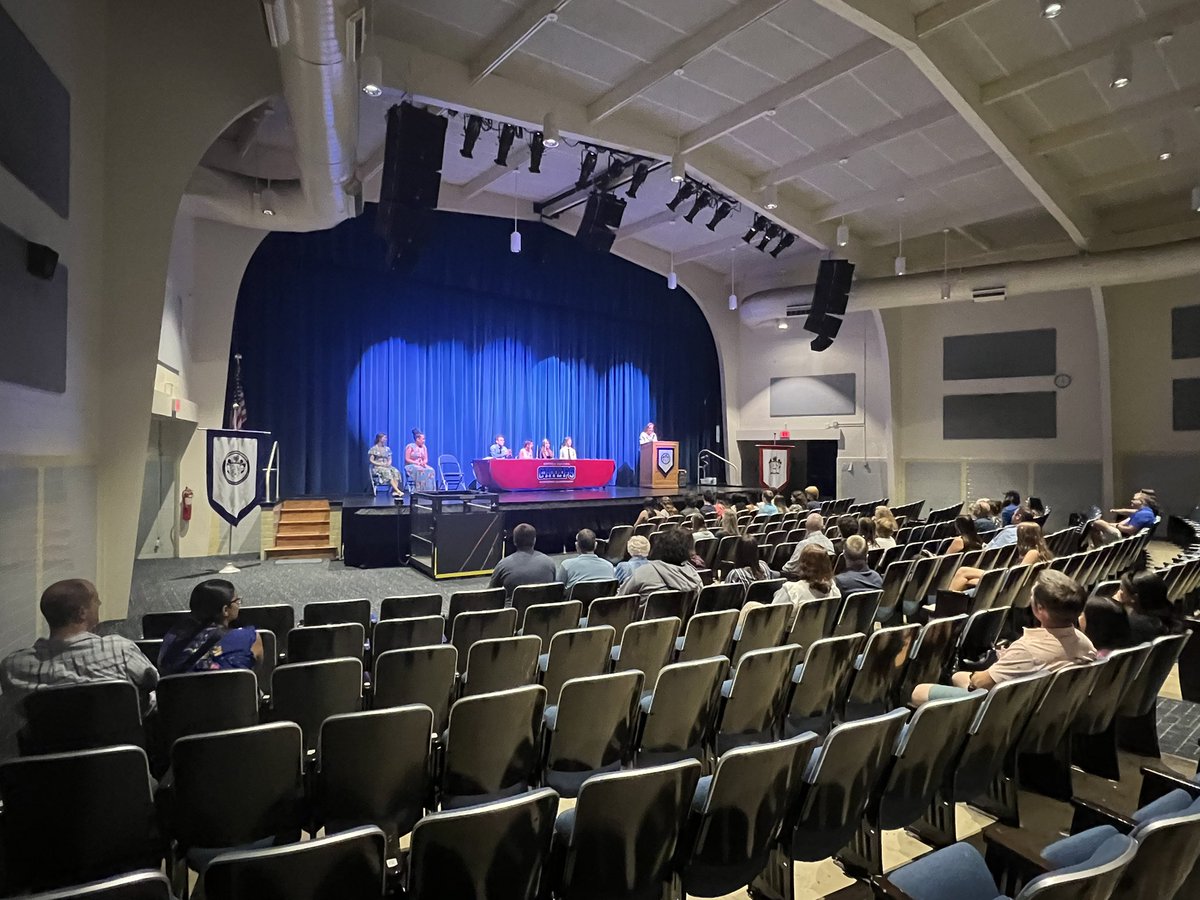 kempsactivities's tweet photo. Congratulations to our newly inducted members of the Kempsville chapter of the National Honor Society! #chiefKHSpride https://t.co/2uq4ZIik2o