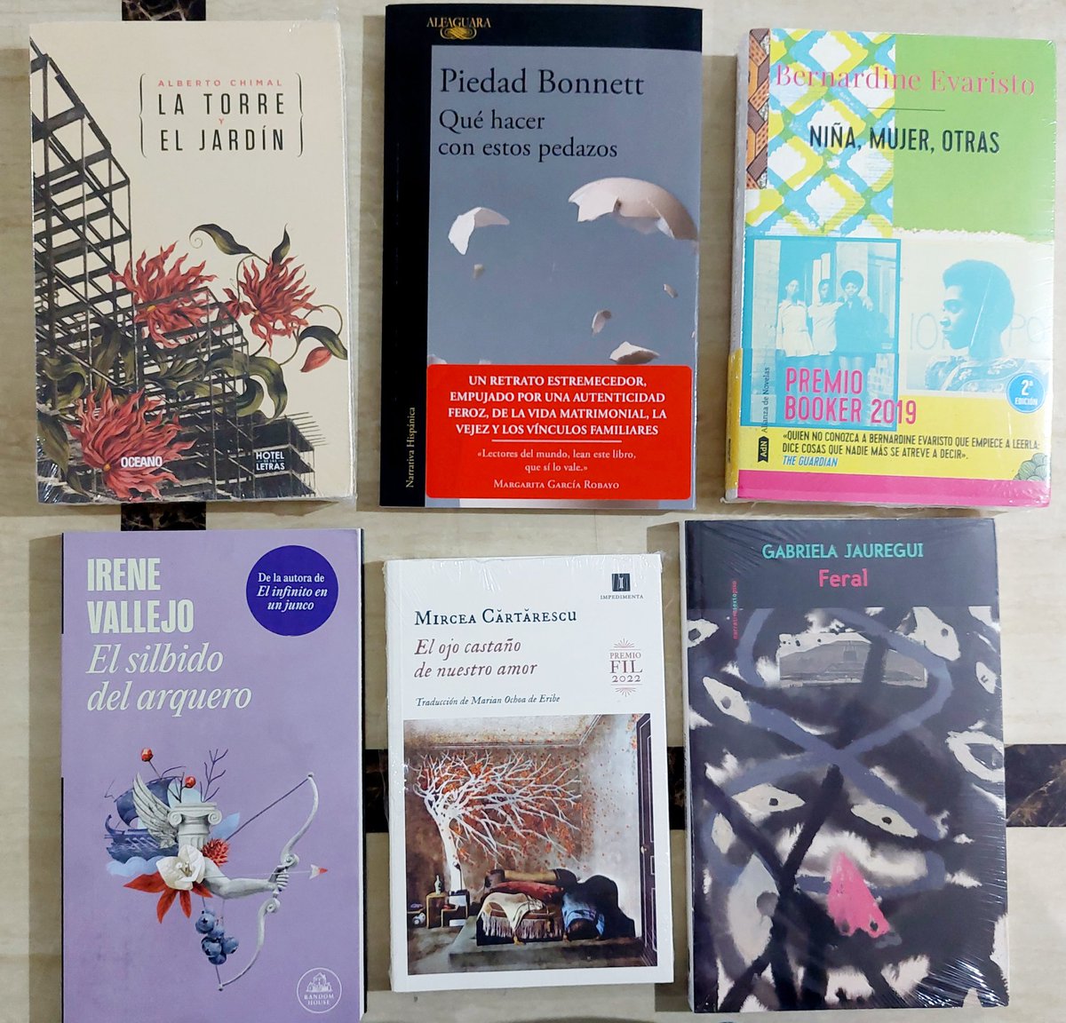 Manda mensaje. $250 c/u más $50 de envío Sepomex.