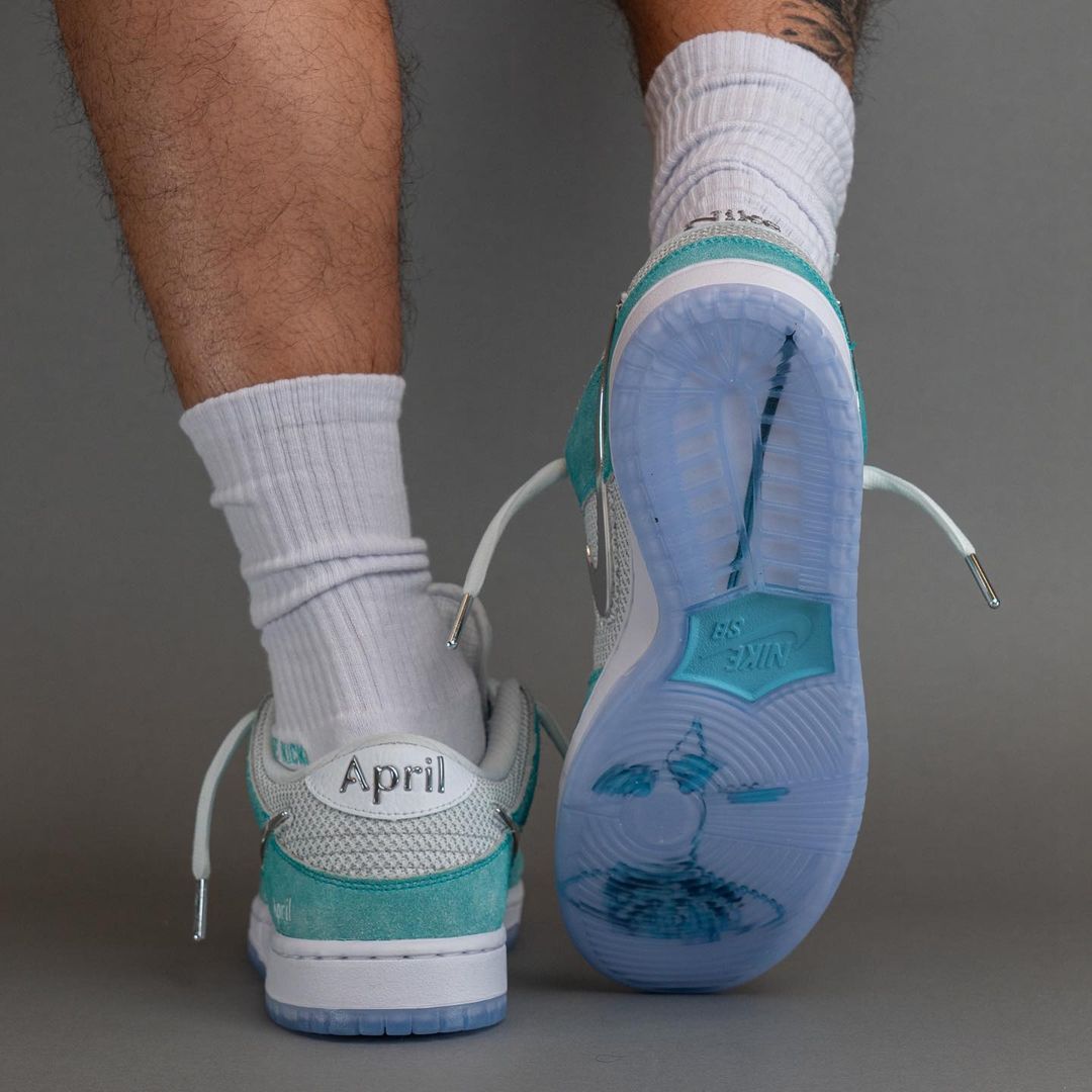 fullress's tweet photo. 海外 11/13 発売予定！  

April Skateboards x NIKE SB DUNK LOW "Turbo Green/Metallic Silver" (エイプリル スケートボード ナイキ SB ダンク ロー "ターボグリーン/メタリックシルバー") [FQ8202-300/FQ8203-300]  

https://t.co/8NoZn7BZ5i
@Yankeekicks https://t.co/vnNNaOyQId