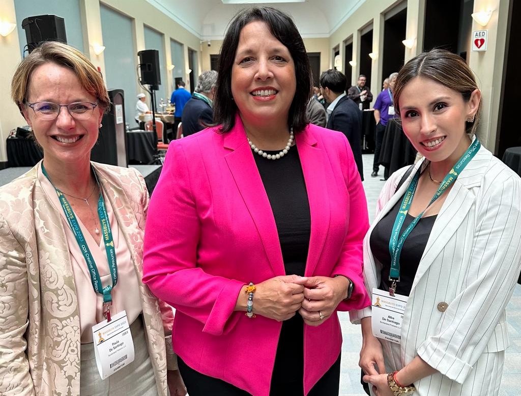 Borderland_usa's tweet image. Thank you Lieutenant Governor, for supporting small business in Massachusetts @KimDriscollMA
It was great to meet you at Massbuys Expo.
