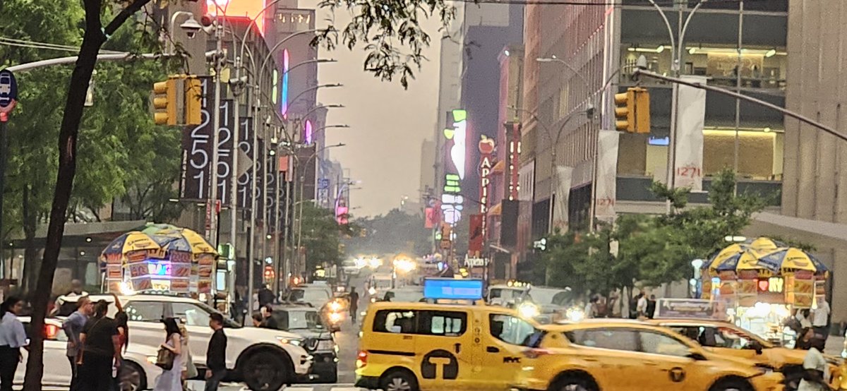 socflyny's tweet photo. These photos don't do justice to how dense the smoke is in midtown Manhattan from the Canadian wildfires -- my eyes are burning and my throat is scratchy. Glad I have a mask in my bag!

Can't imagine how much worse it is across New York State and Upstate New York. This is no joke https://t.co/TTgKlkovX3