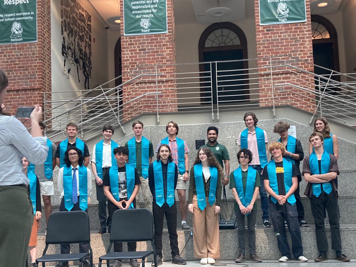 Congratulations to the graduating robotics seniors…Maxwell, Denton, Damian, Anh and Juan