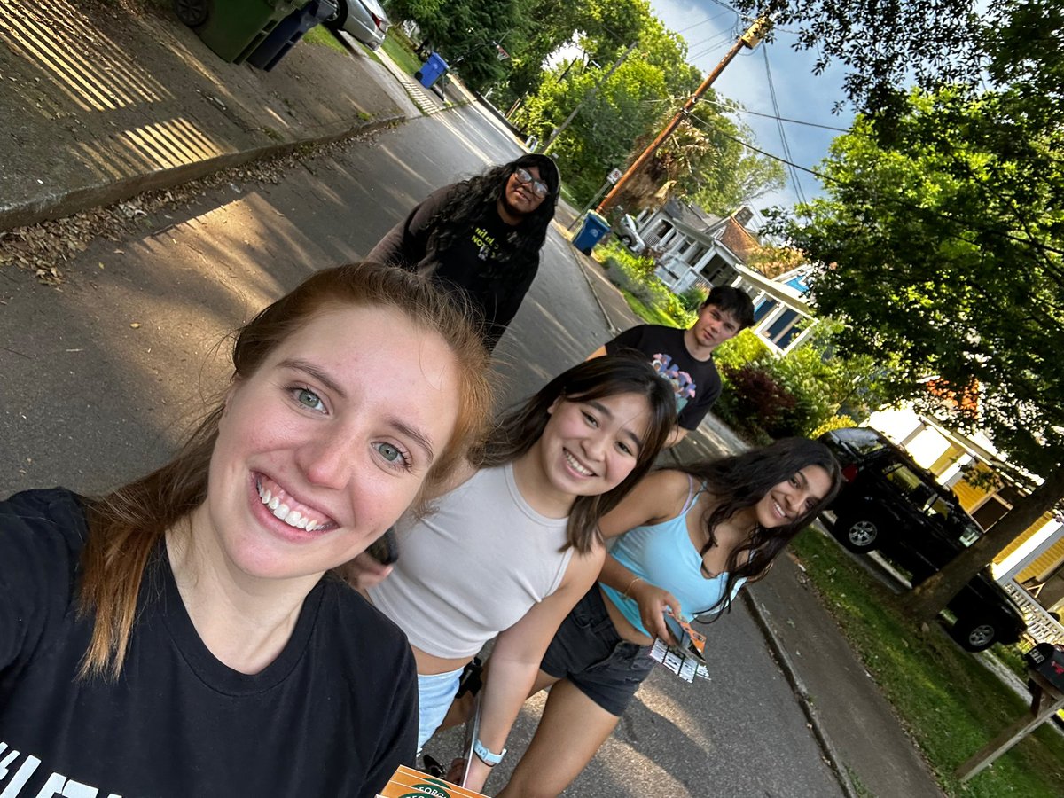 georgiayouthco's tweet photo. We’re committed to making sure our work is powered by everyday Georgians. Today, we’re knocking on doors (some of us for the first time!) in Atlanta to make sure we hit our fundraising match where every dollar is doubled. Will you donate today? https://t.co/E7lR3Qgr3w https://t.co/DFEIlLOrQr