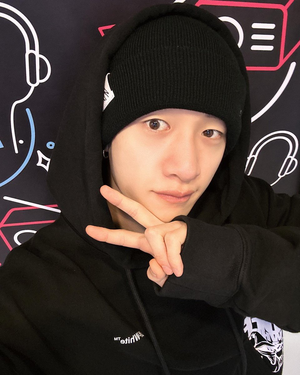 changbinholic's tweet photo. //bnchn - corn blog; voice kink; angst; dry hvmping

Chn having a whimpering blog, he has a solid fxnbase and loves what he does because he's always been p vocal and whiney with his partners. Only he gets really shy while reading his comments and would feel so embarrassed if+ https://t.co/rt035Ac1mI