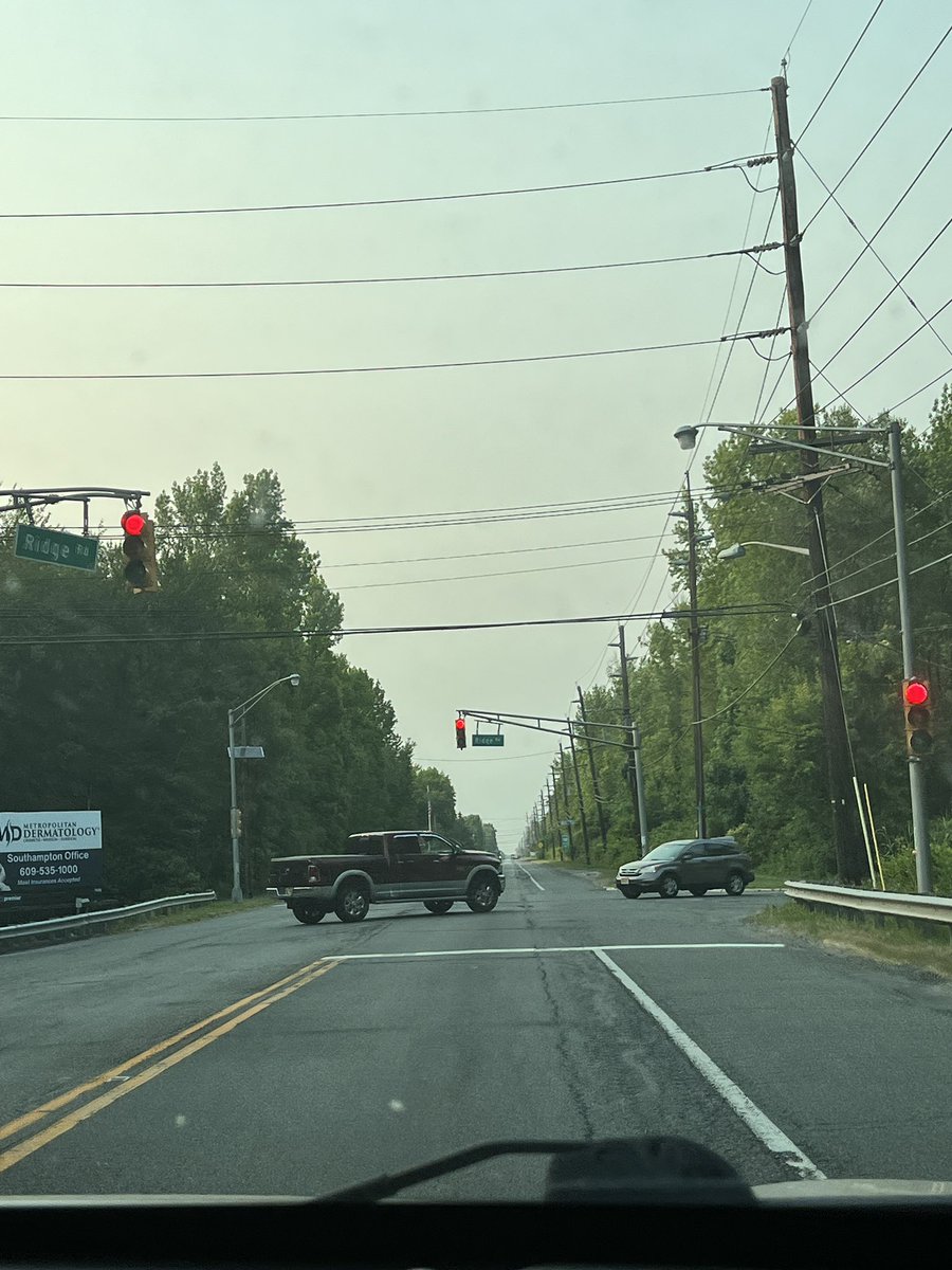CerakIzzy's tweet photo. no way abby looked at these three traffic lights and said “so boygenius coded” https://t.co/d6GaSkrmZZ