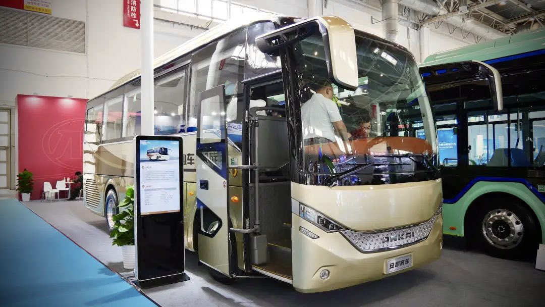 dubieldesign's tweet photo. Ankai N8 new generation 9m coach designed by DubielDesign Ltd wins the Tourist Bus Innovation Product Award at the 2023 Beijing International Commercial Vehicles Exhibition.

创享美好出行 安凯携两款新品亮相2023北京国际道路运输展
https://t.co/P9CFaKNHdF

#ankai #coachdesign https://t.co/5VZgDrWAvi