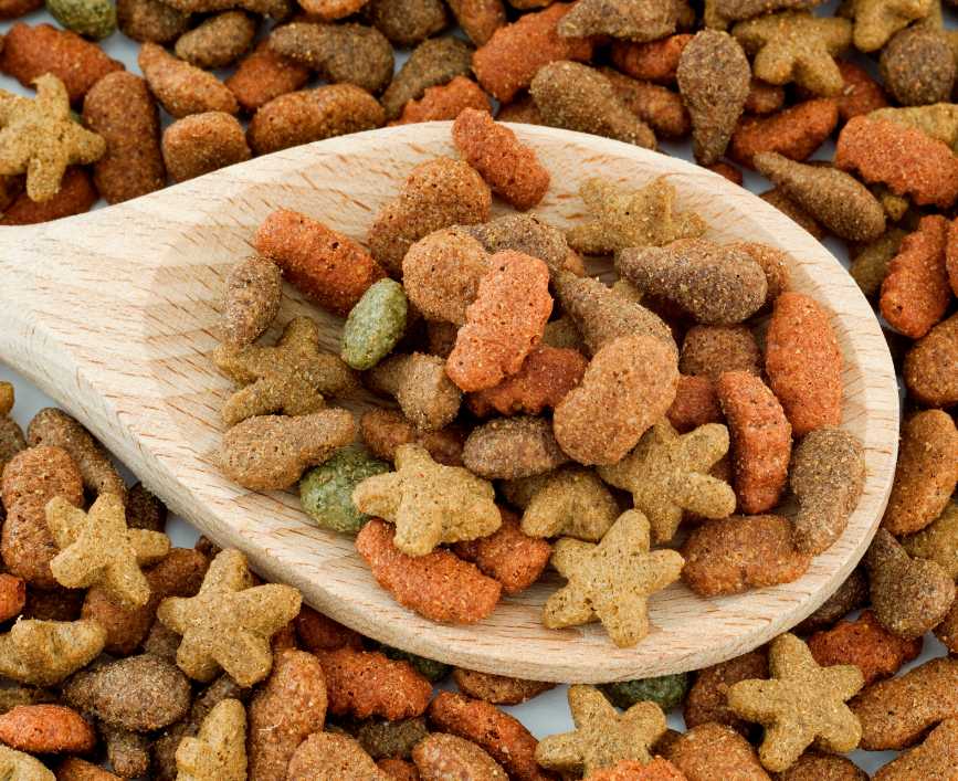 uspetfood's tweet photo. When was the last time you cleaned your #pet’s food storage container? 🧼🧽#PetFood containers should be washed and dried between each bag of food. Learn more about safe handling and storage ➡️ https://t.co/UhupMleksG https://t.co/nq5vr72cXI