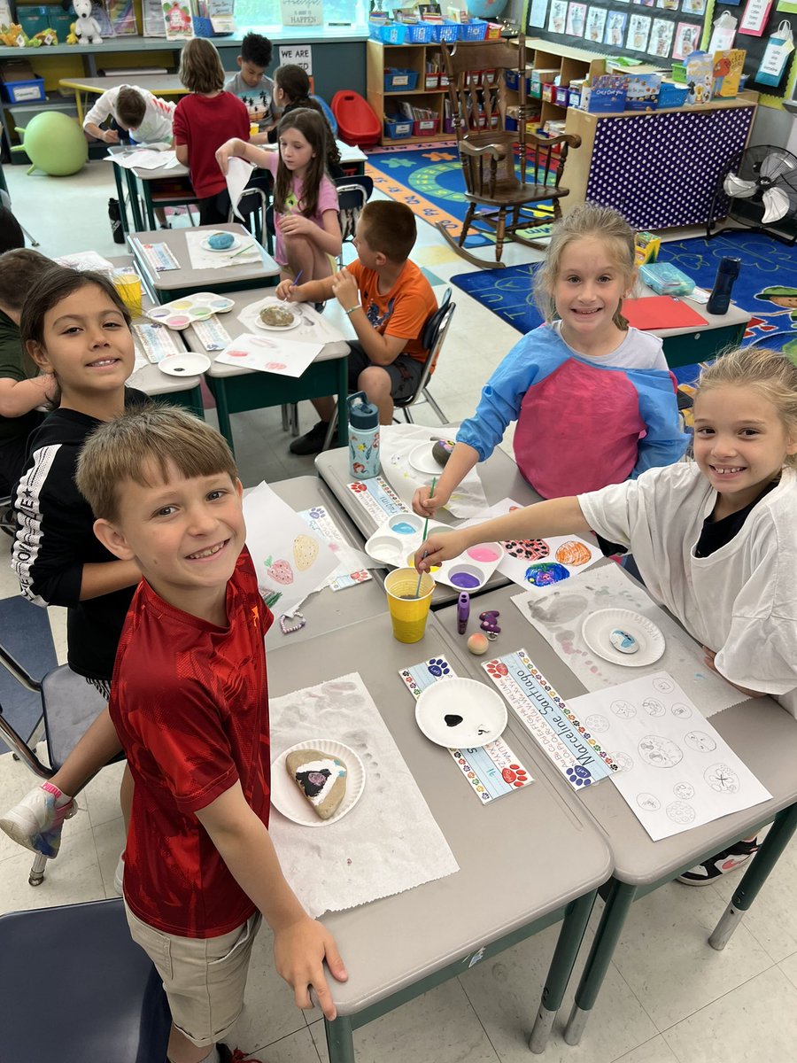 HPlourdeWTN's tweet image. We have reached letter “R” on our ABC Countdown. We read the book, “Only One You” and then students put their creative caps on to paint their own rock! Stay tuned for pictures of the finished, DRY products! 🪨 💚 #secondgrade