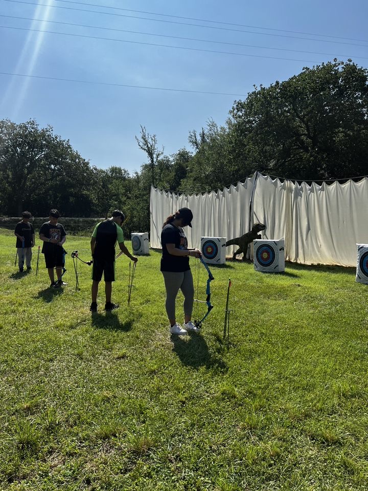 🗣️@HISD_ProjectEx students are currently at 4H STEM Camp! We're thankful for our partnership with @HoustonISD & providing over 70+ middle school students the opportunity. They're exploring the outdoors, rotating through archery, fishing, kayaking & engaging in team building! 👏