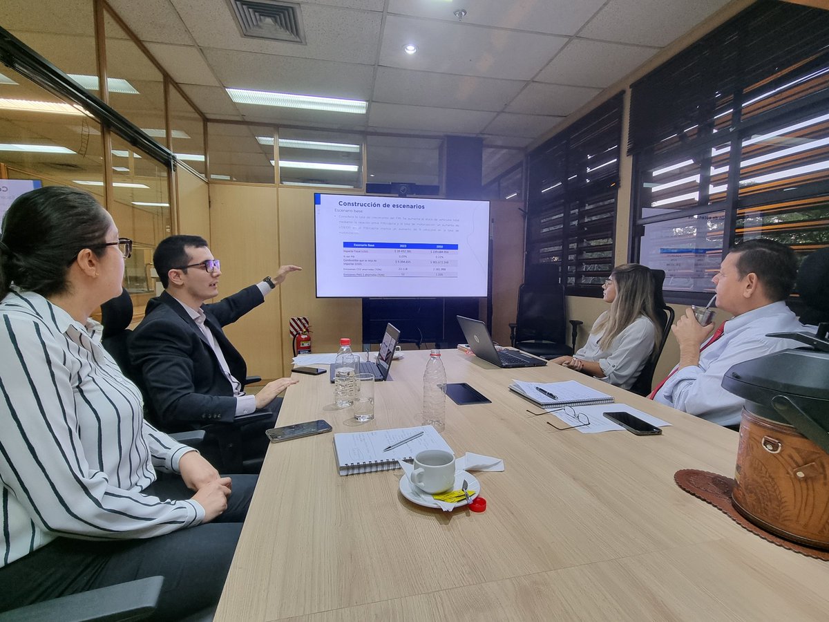CEMEparaguay's tweet photo. La secretaría ejecutiva del Consejo Estratégico de Movilidad Eléctrica #CEMEPy mantuvo una reunión con representantes del @el_BID, a los efectos de seguir fortaleciendo los  trabajos en el ámbito de la #movilidadelectrica⚡️ en el 🇵🇾 https://t.co/xAwTY8LAnv