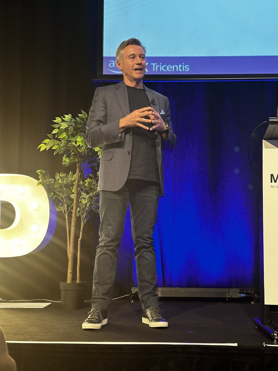 grahamrobbo's tweet photo. Impressive opening to #masteringsap from SAP ANZ MD Damien Bueno - no slides no notes just engaging “conversation” with audience #msap #sapinsider https://t.co/Q6trYrG6iE