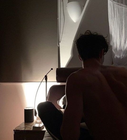 _hakxb's tweet image. ・・━━  00:00

Off to bed. We'll be setting a course to Paris tomorrow, and it looks like these guys are way ahead of me already. Goodnight kisses from Moon and Melbourne.