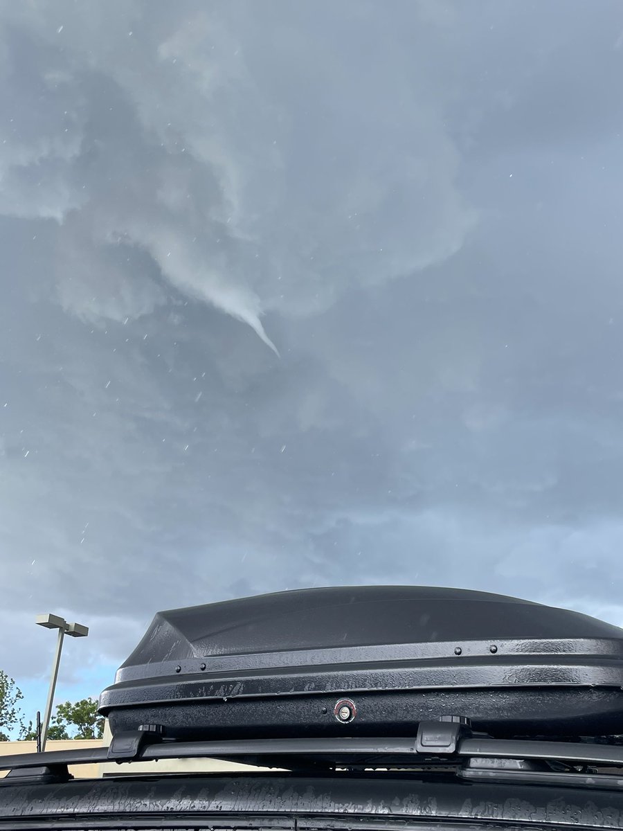 shack_attack52's tweet photo. @Chris_Crosby @NWSBoulder @weather5280 @BianchiWeather Same spout. https://t.co/pd6pZ7Rul8