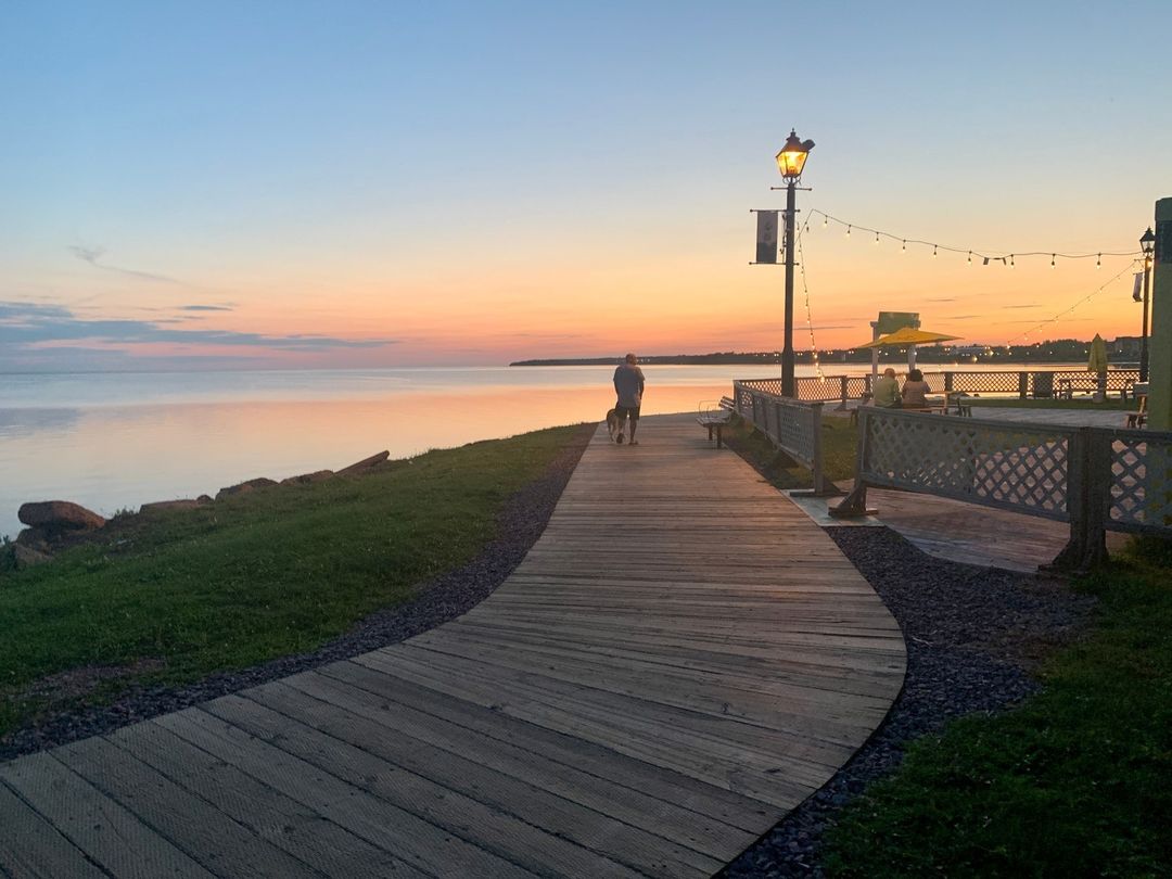 Dreamy sunsets along the Summerside Harbour is Island life at it's finest ❤️ 

📍 Explore Summerside 
📸  Canada's Food Island