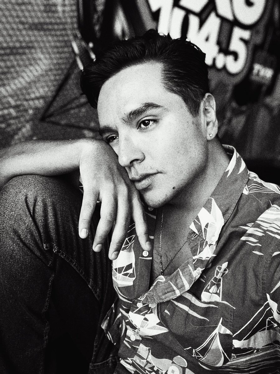 Ya voy a usar twitteeeeeeeeer! Porque nomás me la paso como Juanga, viendo detrás de la palmera 😂