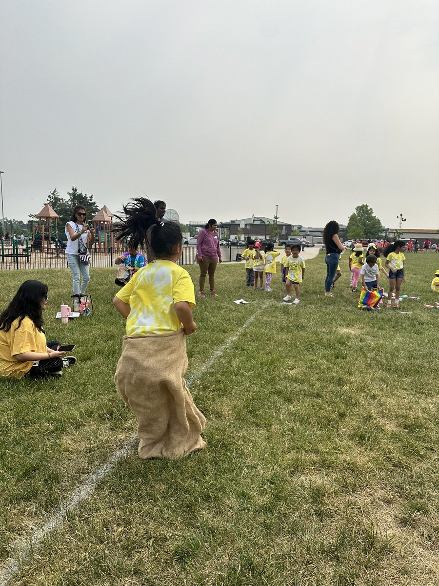 MrsGlowacki's tweet photo. Field day fun!!! https://t.co/ZWfjGeeS9o