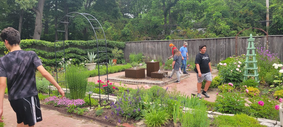 GabrielOberlin's tweet photo. #PHStrong students in the #Horticulture Summer Workshop explored the #botanical #gardens, a great place to experience unique plants, open to the public, and there's always something new to see and do. #CTE #STEM #friends https://t.co/S2Tll4j8UN