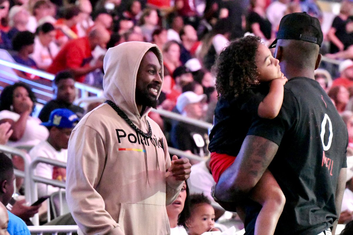 RomeovilleKid's tweet photo. Former #Colts star T.Y. Hilton was in the building again. Caught him chopping it up with LB Shaq Leonard. https://t.co/ePgl6WMV2C
