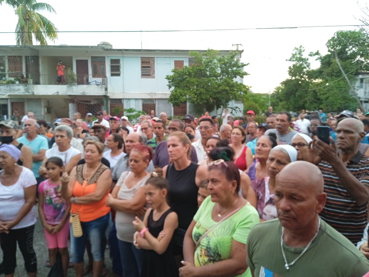 Intercambio con pobladores de la comunidad Sierra de Caballo en la Ciudad de Nueva Gerona, escuchar y vincularnos con ellos como pidiera el Primer Ministro Un Gobierno en el Pueblo #IslaDeLaJuventud, #SentirPinero, #PorUn26EnEl24