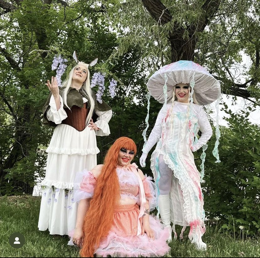 kanders00's tweet photo. @canada_fallen @nello4transcona for those with critical thinking skills, a quick search reveals that these were the outfits worn for the kids time, as opposed to a normal drag show, where this image is incorrectly gathered from. hope this helps ❤️ https://t.co/4F6pm6TUvy