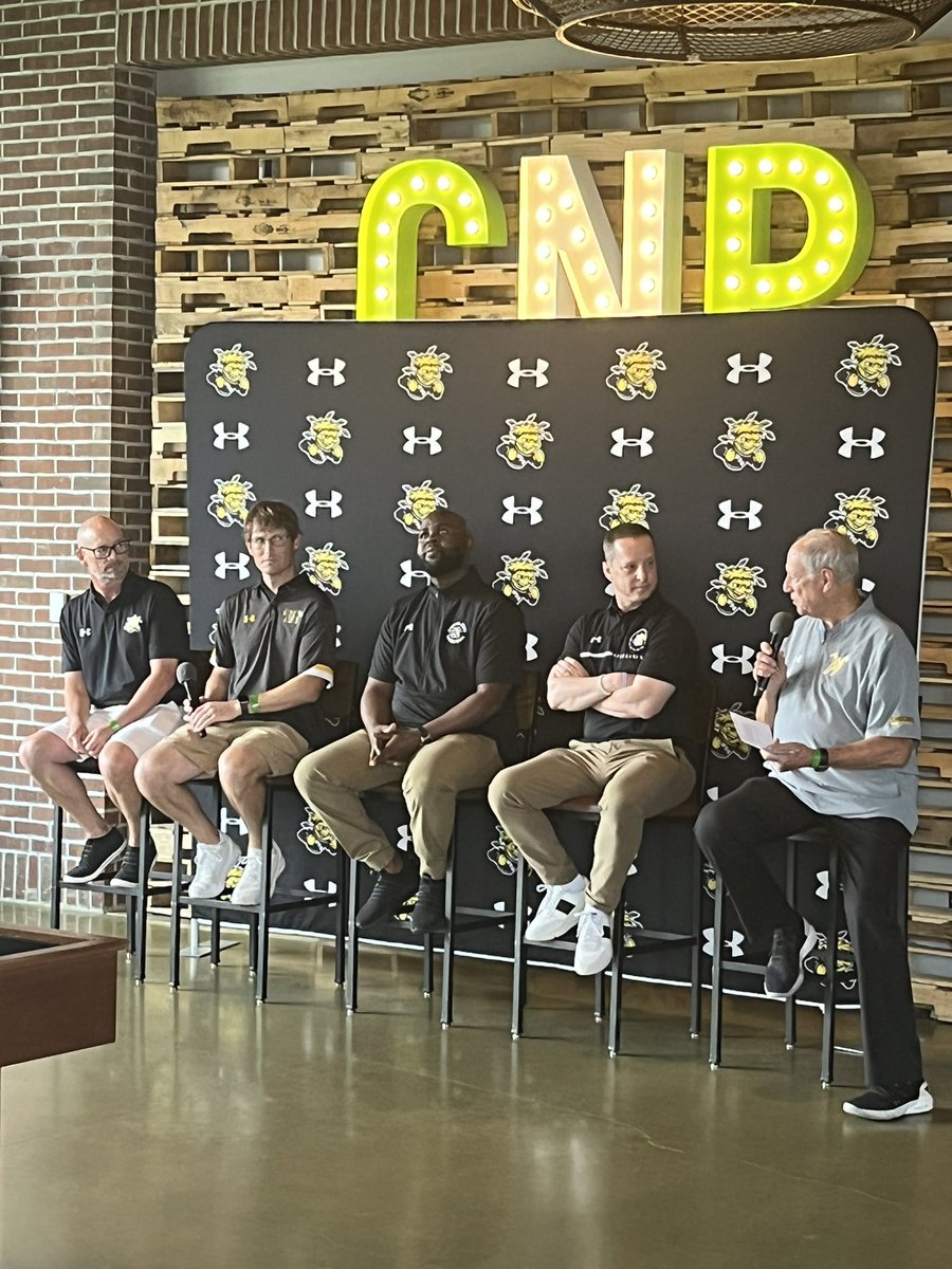 BrentKemnitz's tweet photo. Kansas City Tonight on our @GoShockers Caravan πΎπΎπΎ Love getting out seeing our passionate alumni and boosters. Exciting updates from our awesome coaches at Chicken N Pickle ππΎ β³οΈ @CoachMills @terrynooner #colinfoster #tommccurdy @ShockerVoice https://t.co/aWPc1toLbr