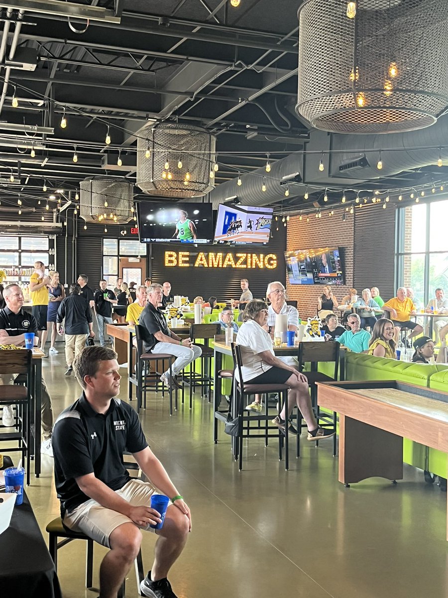 BrentKemnitz's tweet photo. Kansas City Tonight on our @GoShockers Caravan πΎπΎπΎ Love getting out seeing our passionate alumni and boosters. Exciting updates from our awesome coaches at Chicken N Pickle ππΎ β³οΈ @CoachMills @terrynooner #colinfoster #tommccurdy @ShockerVoice https://t.co/aWPc1toLbr