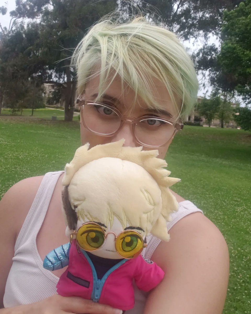 Mythofdreams's tweet photo. Little travel buddie!
He's the perfect size for your handbag!
Take him on all your adventures and get the cutest pics🤗

Kickstarter still live!
https://t.co/uP1hUZYX4b

#chibivashplush #vashplush #chibitigunplush https://t.co/nGUaCSYpqr