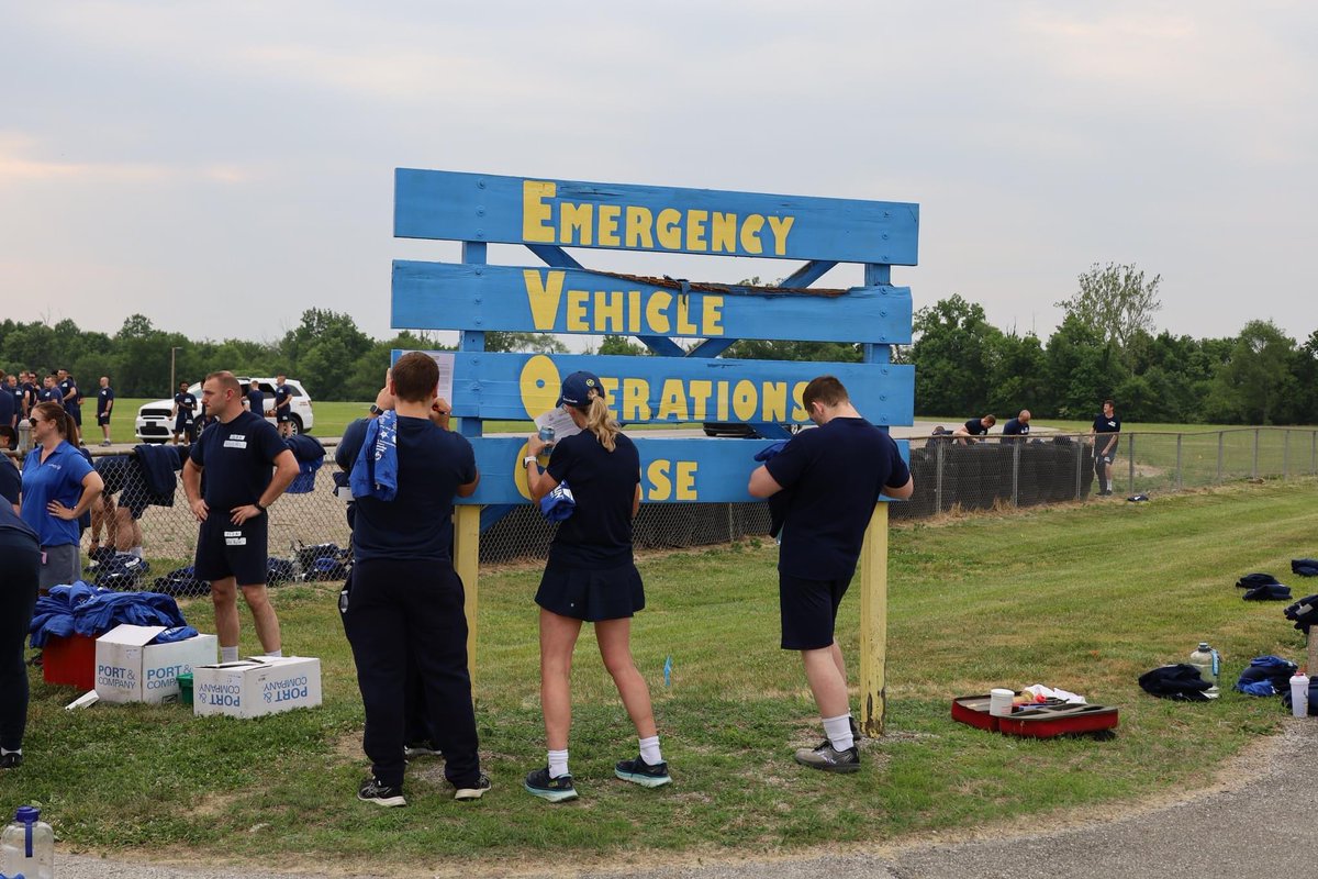 IndianaLawEnfo1's tweet photo. Students preparing to run in the Law Enforcement Torch Run For Special Olympics Indiana, on the EVO Course at the ILEA. We'll be Tweeting more about this on Wednesday! (Check Back!) @SOIndiana #LawEnforcementTorchRun #ILEABasicClass230 https://t.co/DGXQmGslL7