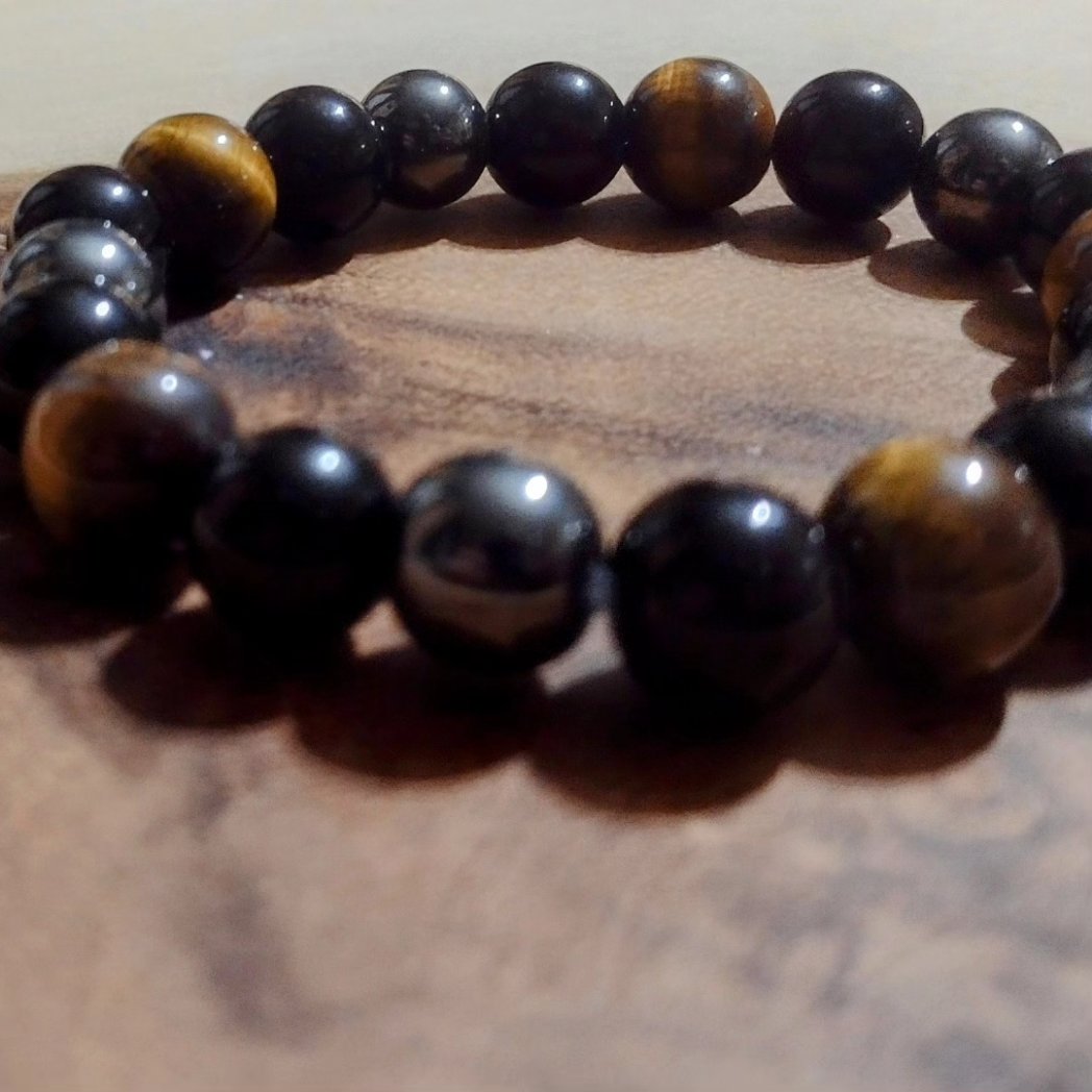 ThatFellaCrafty's tweet photo. Made with the finest quality 10mm tigers eye, Black obsidian & hematite beads with an inner circumference of 17cm. The natural tiger's eye stone is believed to resist evil, help hypnosis and deep meditation #mhhsbd #Crystals #ProtectionBracelet #Shopsmall
https://t.co/P3ISckei3O https://t.co/le5zbzCgpY