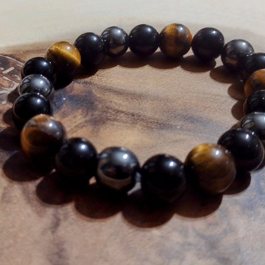 ThatFellaCrafty's tweet photo. Made with the finest quality 10mm tigers eye, Black obsidian & hematite beads with an inner circumference of 17cm. The natural tiger's eye stone is believed to resist evil, help hypnosis and deep meditation #mhhsbd #Crystals #ProtectionBracelet #Shopsmall
https://t.co/P3ISckei3O https://t.co/le5zbzCgpY