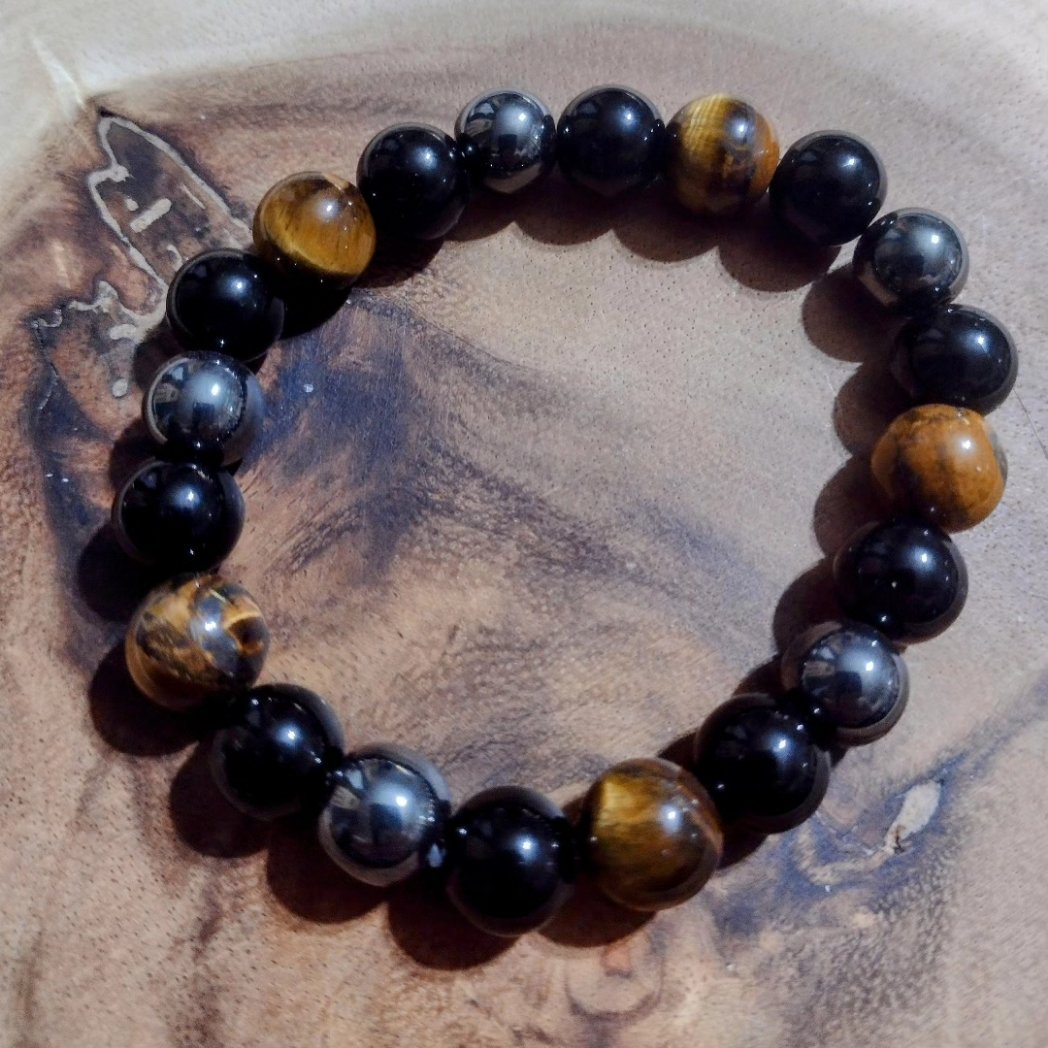 ThatFellaCrafty's tweet photo. Made with the finest quality 10mm tigers eye, Black obsidian & hematite beads with an inner circumference of 17cm. The natural tiger's eye stone is believed to resist evil, help hypnosis and deep meditation #mhhsbd #Crystals #ProtectionBracelet #Shopsmall
https://t.co/P3ISckei3O https://t.co/le5zbzCgpY