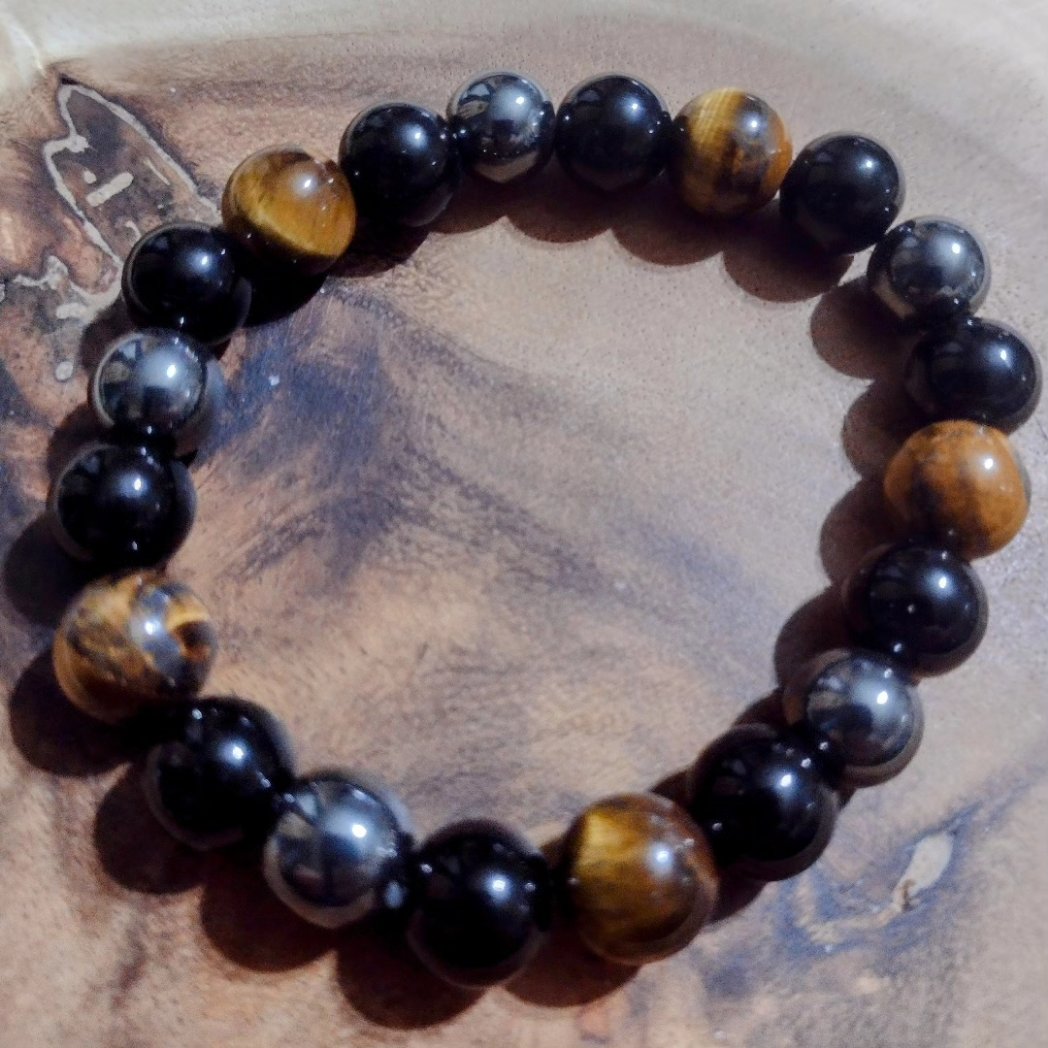 ThatFellaCrafty's tweet photo. Made with the finest quality 10mm tigers eye, Black obsidian & hematite beads with an inner circumference of 17cm. The natural tiger's eye stone is believed to resist evil, help hypnosis and deep meditation #mhhsbd #Crystals #ProtectionBracelet #Shopsmall
https://t.co/P3ISckei3O https://t.co/le5zbzCgpY
