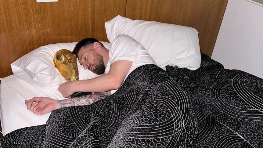 Todo el mundo especulando con el destino futbolístico de Messi y buscando la primicia.

Messi ahora: