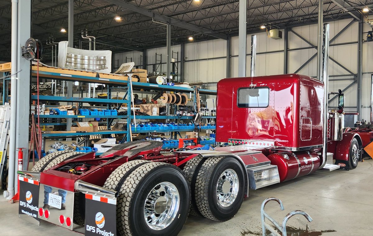 Our pal Carl's new #dfsprojects ride.  This Large Car is an absolute a stunner.   #Peterbilt 
#wegotnicetrucks
#imaginationinmotion