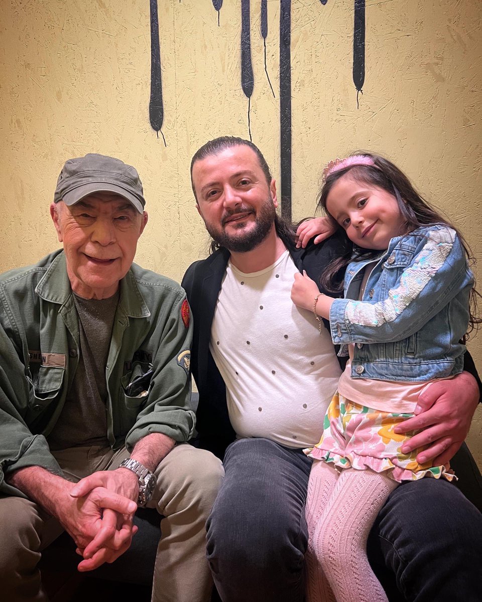 MustafaGkyFerah's tweet photo. MFÖ Grubunun vokalisti, kıymetli müzik adamı Mazhar Alanson’un konuğu olduk.Karadeniz Müziğini, müzikal yolculuğumuzu konuştuk ve icralarımızla sizlere güzel süprizler hazırladık.Programın yayın tarihi belli olduğunda sizlerle paylaşacağız.Her şey için teşekkür ediyoruz..✋🏽 https://t.co/EVmAEttnbv