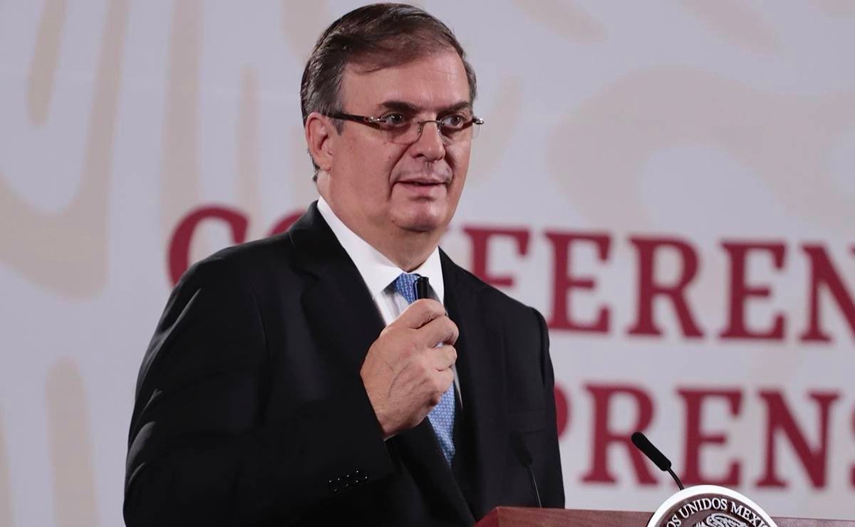 azucenau's tweet photo. #ALMOMENTO | Marcelo Ebrard, está reunido en estos momentos con senadores, diputados federales y liderazgos de expresión que apoyan sus aspiraciones presidenciales, quienes ingresaron sin teléfonos celulares.

Vía @moss_rub https://t.co/kZrqaeehfF