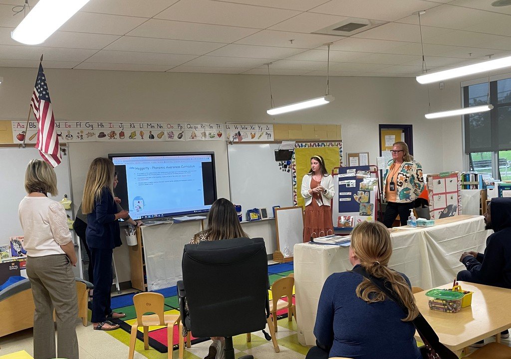 PellElementary's tweet photo. Another successful PK literacy night event at Pell!
Thank you PK faculty and staff for hosting an informative literacy night. https://t.co/71eOO3osuO