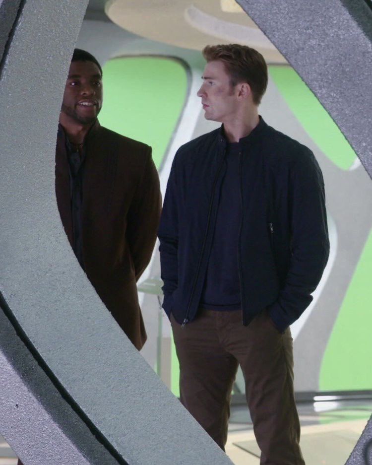RT @CastMcu: Chadwick Boseman and Chris Evans behind the scenes of Captain America: Civil War. https://t.co/RZPG0NpdEI