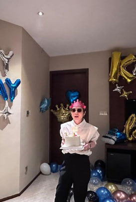 kudian90's tweet photo. The birthday party last night was really fun. I wish you good health and happiness forever. my best friend. https://t.co/xn9YLNGfUY