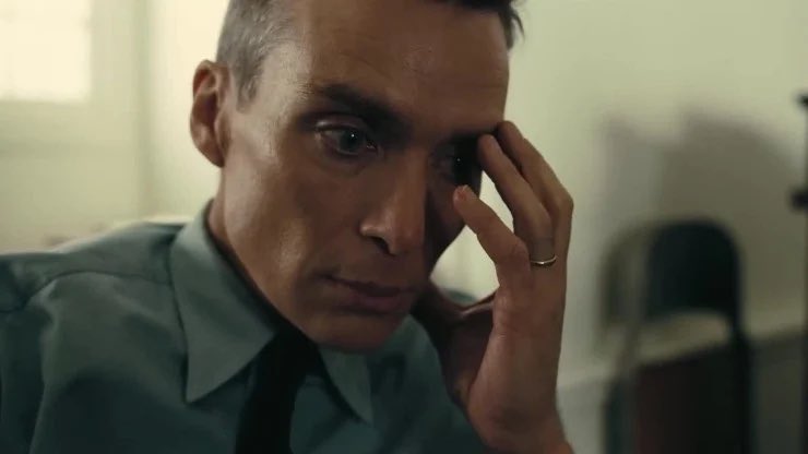 DiscussingFilml's tweet image. Cillian Murphy says audiences should see ‘OPPENHEIMER’ on “the tiniest, littlest teeny-tiny mini screen possible.”

“There are moments in it that will suck people off.”

(Source: empireonline.com/movies/news/ci…)