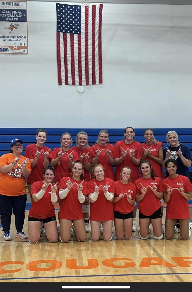 South-East-All-Stars with our players <a href="/lucy_arndt/">Lucy Arndt</a> , <a href="/hanna_pizzolato/">Hanna Pizzolato</a>, and <a href="/bentleah9/">bentleah</a> bring home the the come back win in 3 sets. Such a fun evening with all the super stars ⭐️ Best wishes to all the graduates ❤️